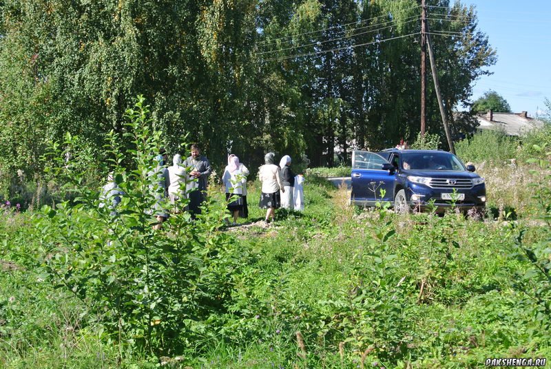 д. Пакшеньга 31 августа приезд Владыки Василия для освящения фундамента строящегося храма в честь св. блаж. Матроны Московской.
